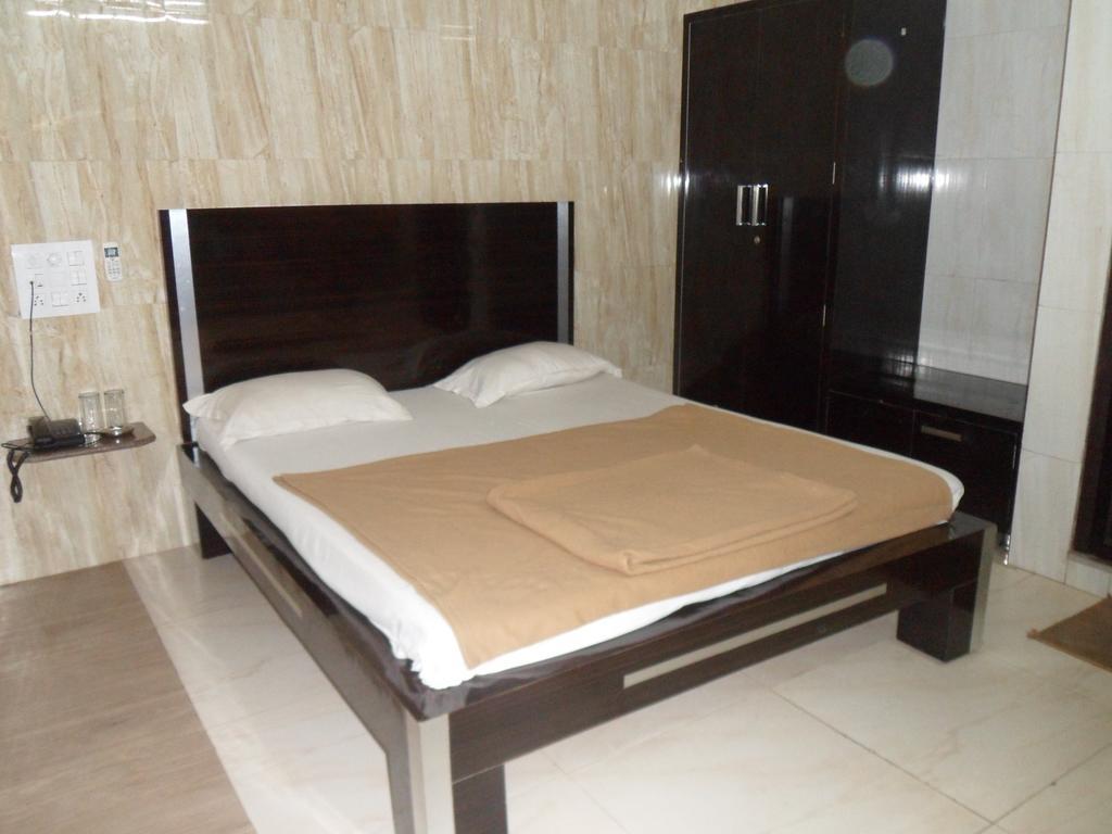 Hotel Jasmine Ahmadabad Zewnętrze zdjęcie