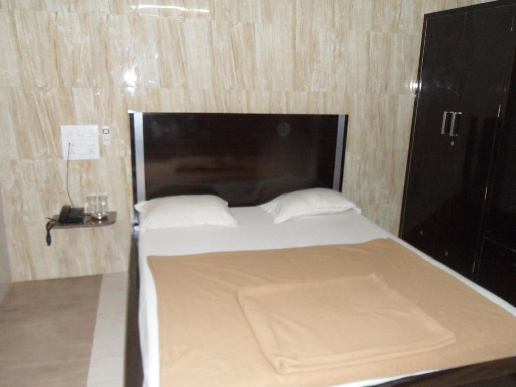 Hotel Jasmine Ahmadabad Zewnętrze zdjęcie